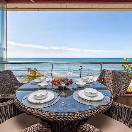 Apartment Magnificent 1st Line Beach Condo, Panoramic Sea Views