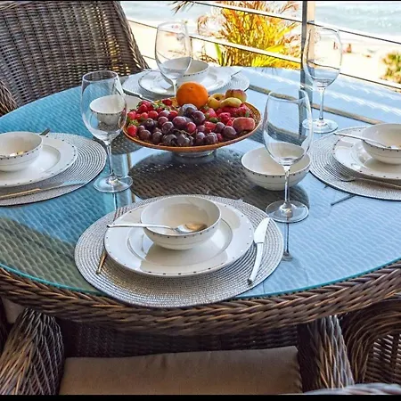 Apartment Magnificent 1st Line Beach Condo, Panoramic Sea Views